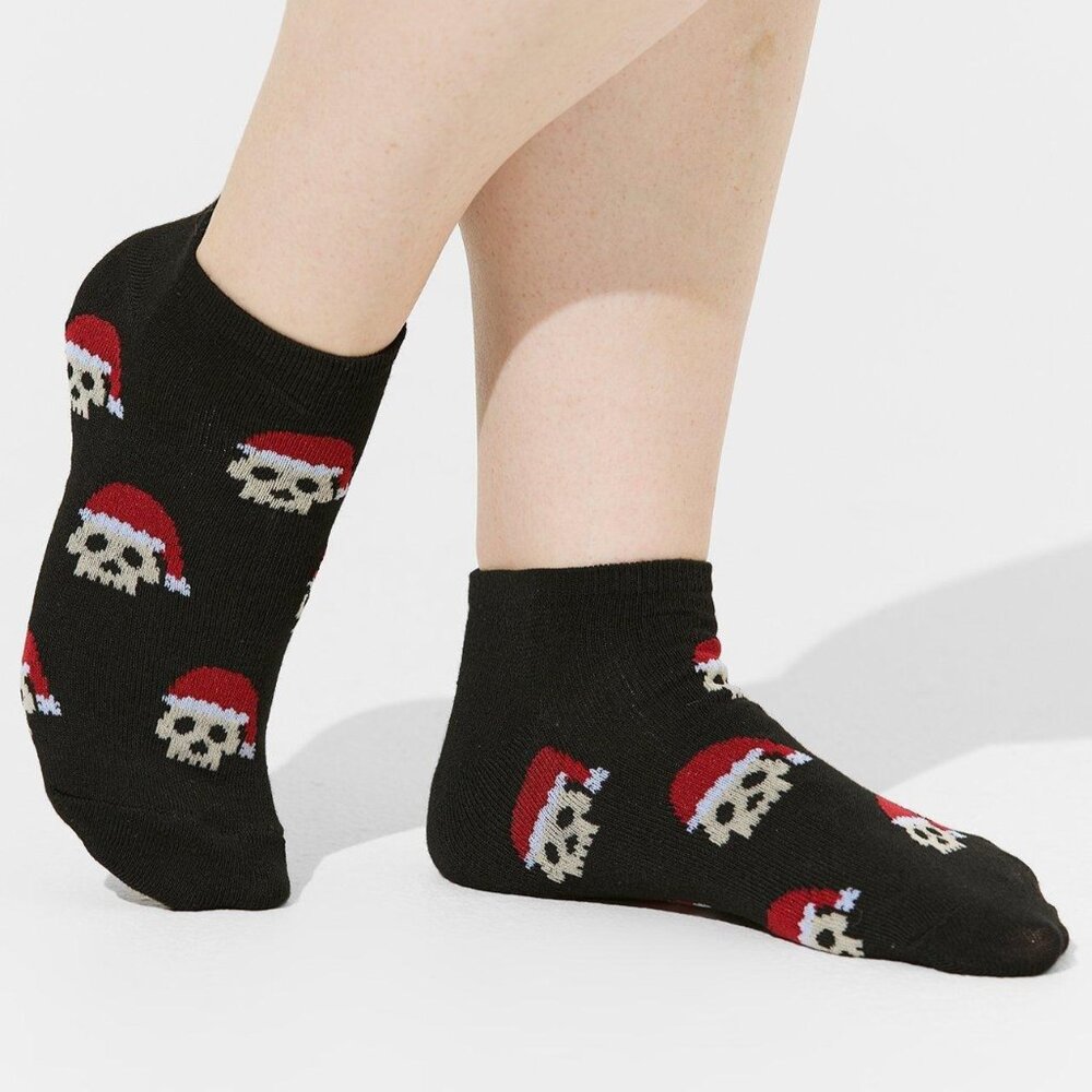 ❤️NWT TORRID WIDE WIDTH 5 PAIRS - LOW CUT SOCKS - CHRISTMAS - SKULLS PLAID